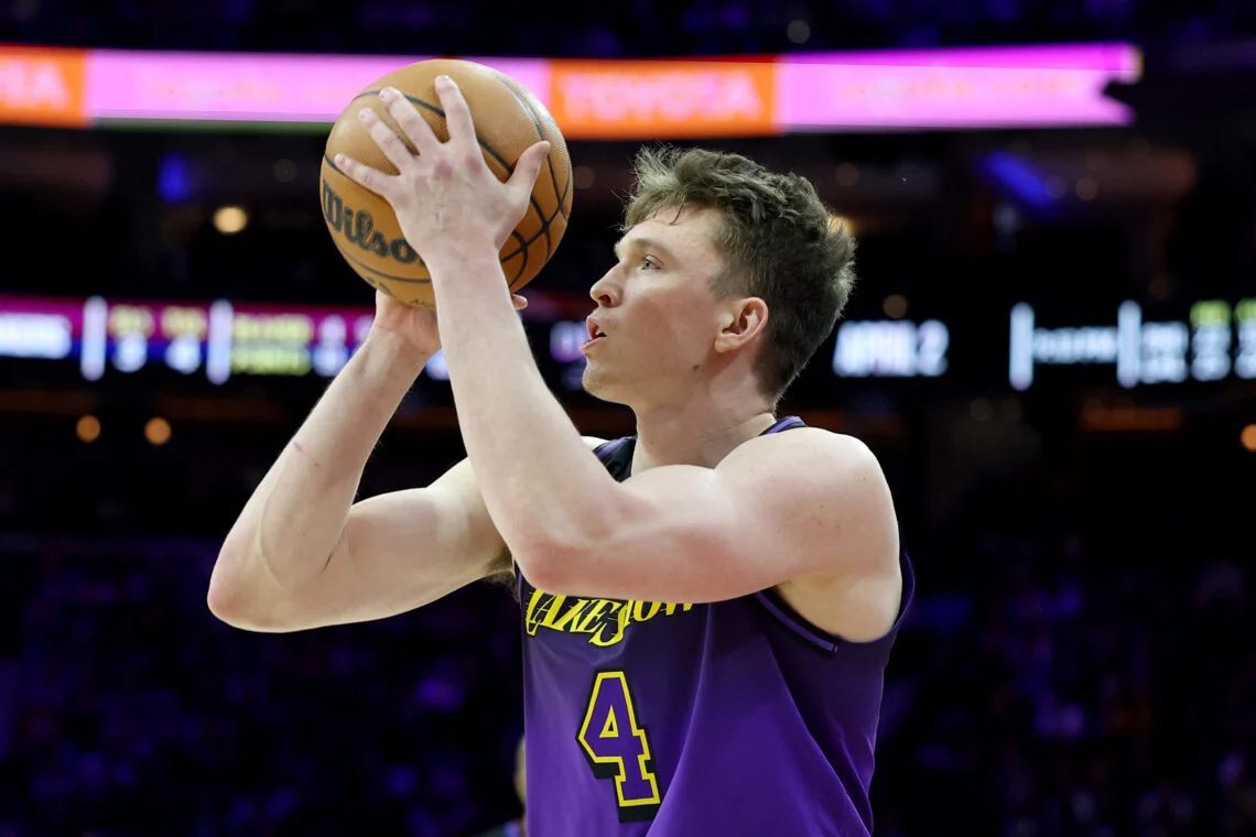 Dalton Knecht shoots the ball in a Los Angeles Lakers game
